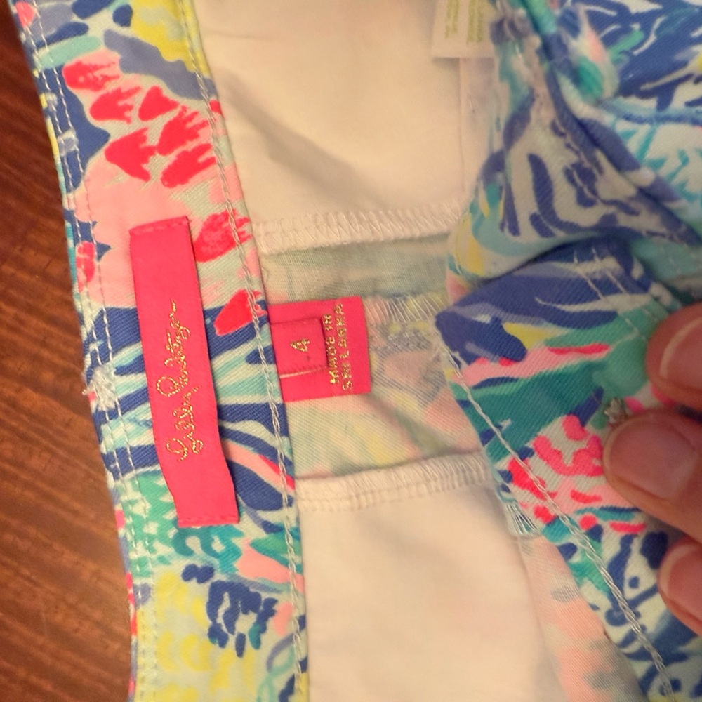 Lilly Pulitzer Mermaid Cove Shorts Size 4 - Picture 3 of 5